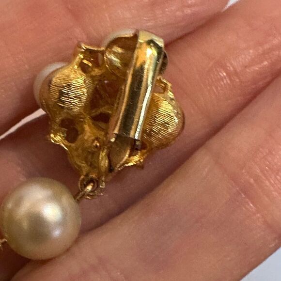 Elegant Vintage Gold and Pearl Drop Clip on Earrings - Picture 3 of 5